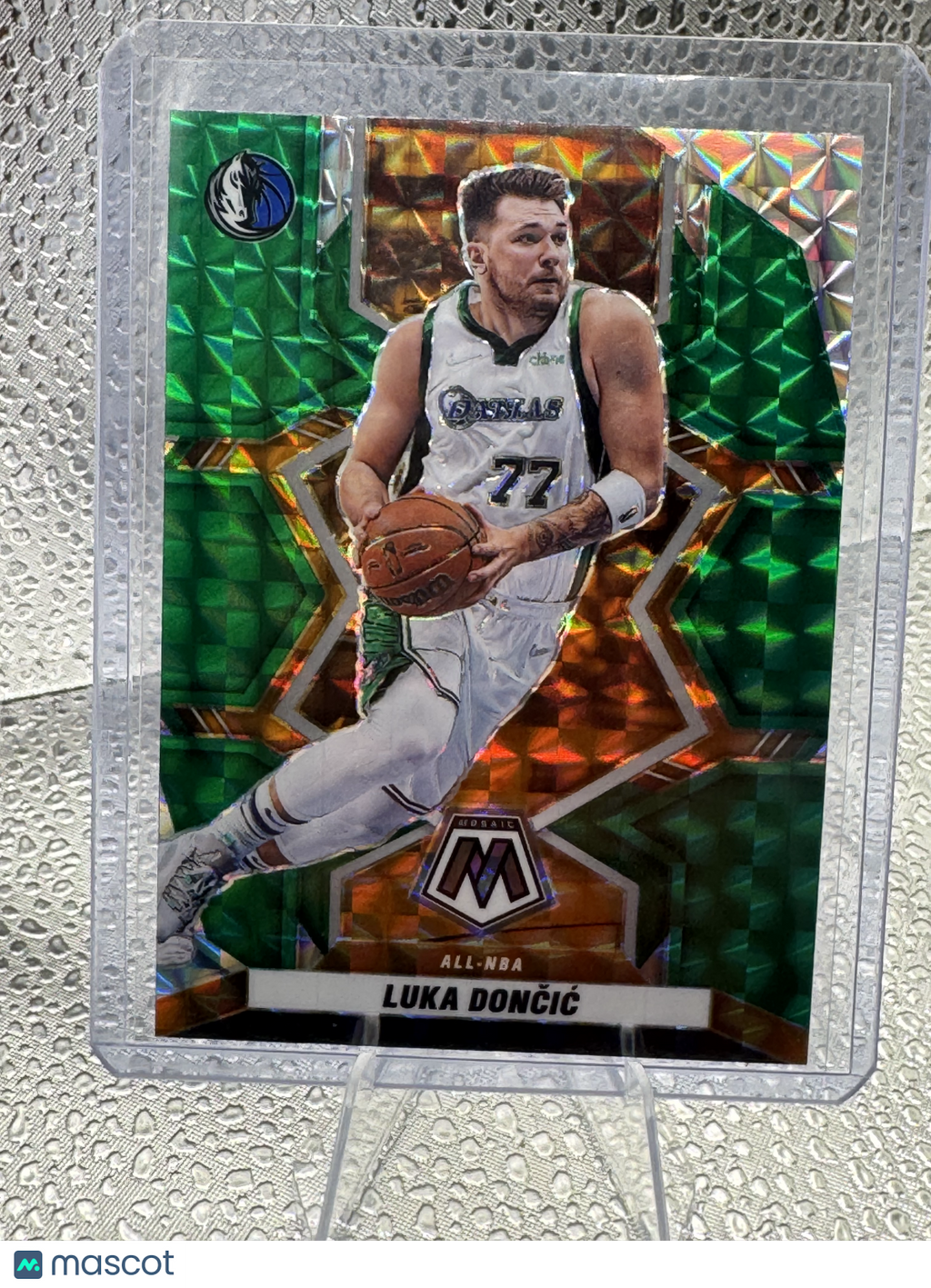 2021 Panini Mosaic Luka Dončić #282 Green Reactive