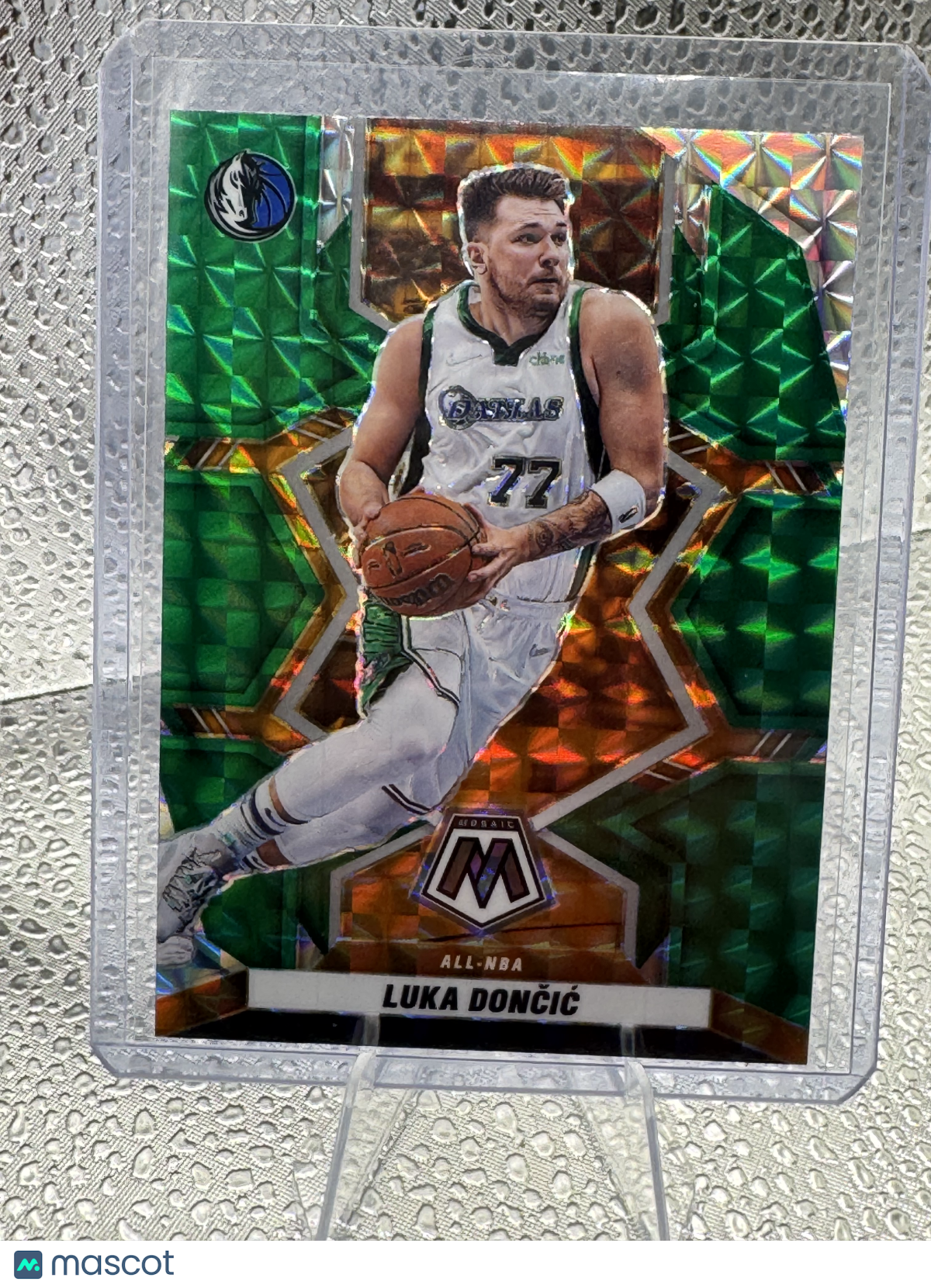2021 Panini Mosaic Luka Dončić #282 Green Reactive