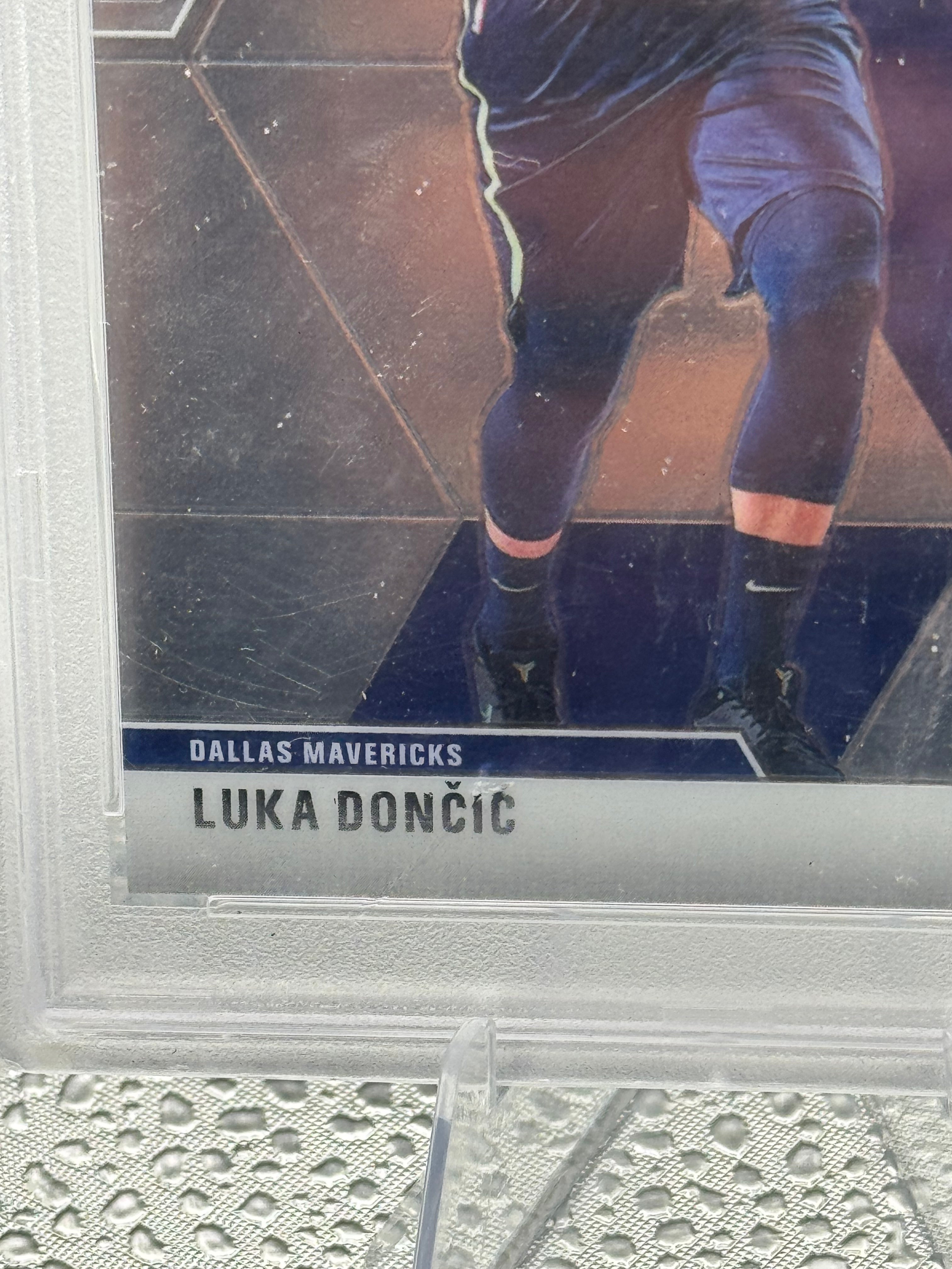 2019 Panini Mosaic Luka Doncic #44 PSA 9