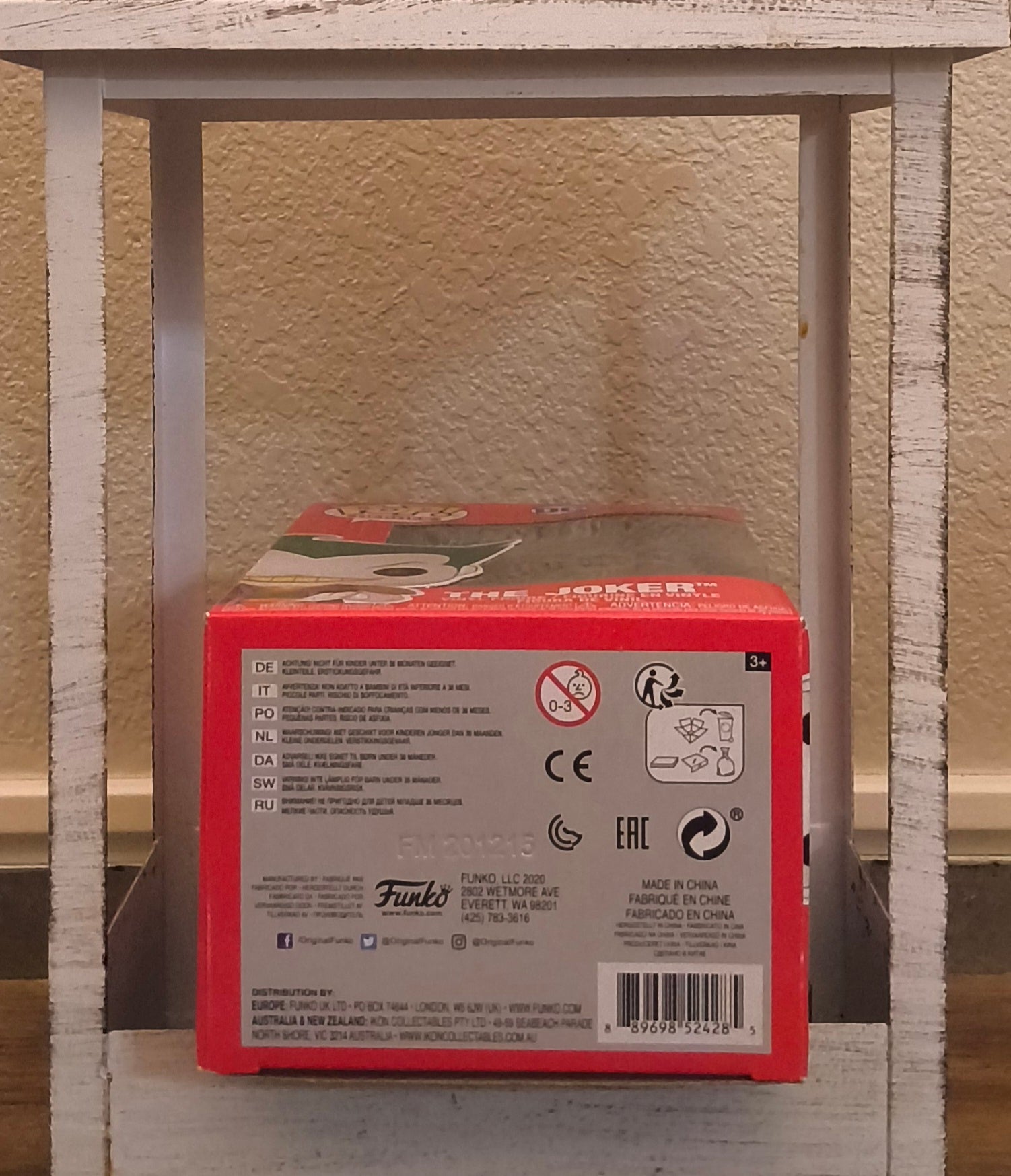 Funko Pop! Vinyl: DC Universe the Joker #375 Figure